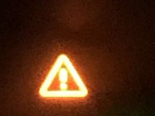 Honda Civic üçgen içinde ünlem işareti
